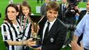 Sebagai pemain, Antonio Conte tercatat total mengoleksi 5 gelar juara Liga Italia, semua bersama Juventus pada 1994/1995, 1996/1997, 1997/1998, 2001/2002 dan 2002/2003. Sementara sebagai pelatih ia tercatat 3 kali menjuarai Liga Italia, semua bersama Juventus dalam tiga musim beruntun pada 2011/2012 hingga 2013/2014. (AFP/Giuseppe Cacace)