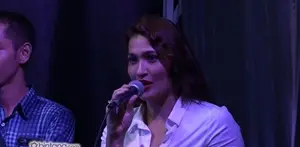 Model Karenina Maria Anderson sedang sibuk mencoba dunia film dan tarik suara. Akan segera merilis single yang musiknya nge-rap, ternyata Karenina tetap mengabdikan dirinya kepada keluarga.