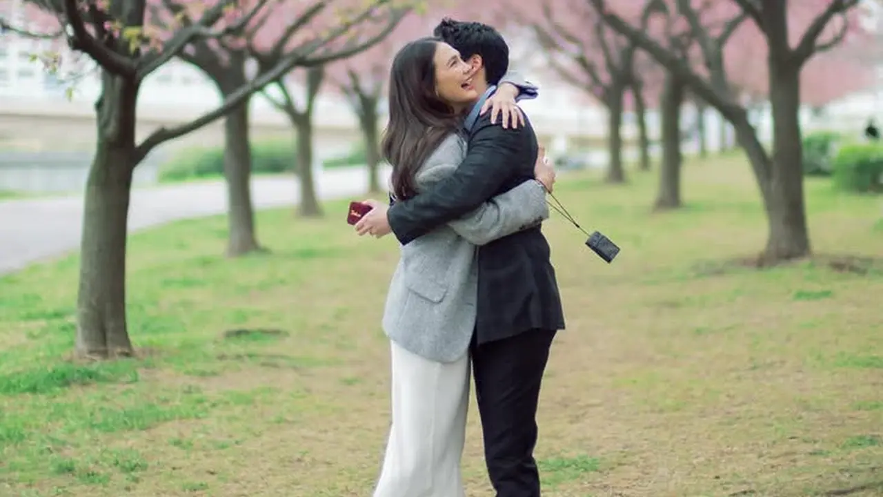 Potret Gaya Luna Maya saat Dilamar Maxime Bouttier. [@lunamaya]