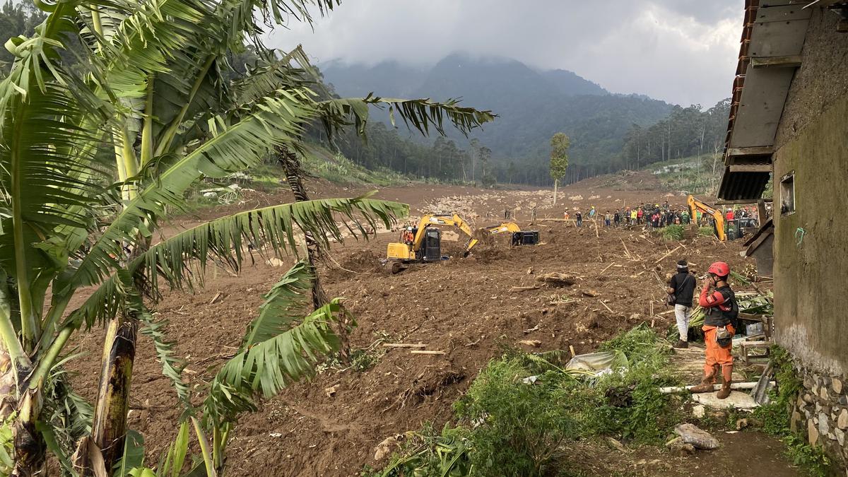 Dahsyatnya Longsor Cisarua: Panjang Longsoran 2 Kilometer, Luas Area Pencarian Capai 26 Hektare