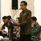 Presiden Joko Widodo (Jokowi) memimpin sidang kabinet paripurna di  Istana Kepresidenan Bogor, Senin (29/5). Rapat membahas persiapan Idul Fitri 1438 H, pemantauan harga bahan pokok dan menjaga momentum pertumbuhan ekonomi. (Liputan6.com/Angga Yuniar)