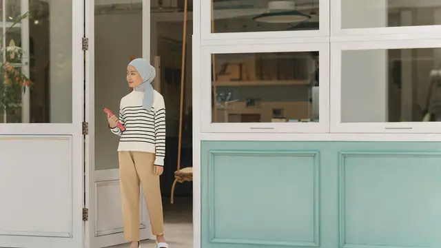 Inspirasi Outfit Berhijab Sederhana dari Ayudia C, Melody Laksani, dan Nadhifa Allya Tsana untuk Aktivitas Sehari-hari