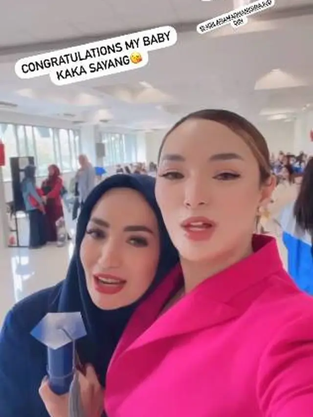 7 Potret Zaskia Gotik Hadiri Wisuda Putri Sambung, Kompak Bareng Imel PC