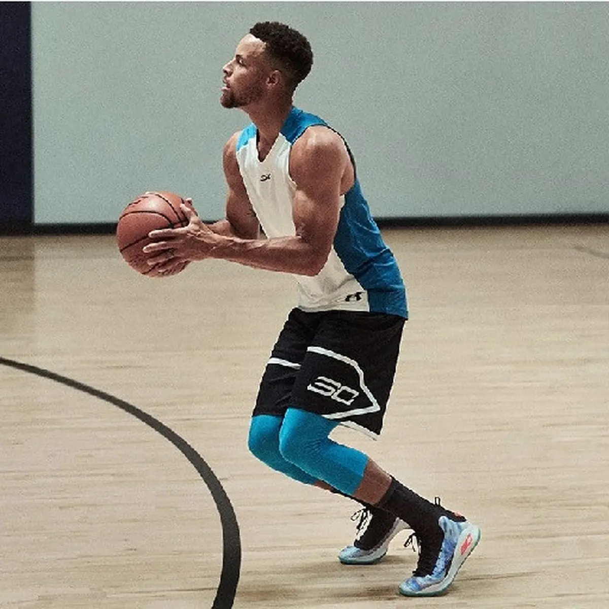Stephen Curry Curi Perhatian dengan Sepatu Curry 4 News Liputan6