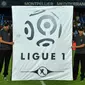 Spanduk bergambar logo Ligue-1, dibentangkan di Stadion La Mosson, Montpellier, sebelum pertandingan Ligue-1 antara Montpellier dan Angers, pada 8 Agustus 2015. (AFP PHOTO / PASCAL GUYOT)