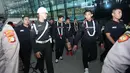 Kapten tim, Rizky Ridho beserta Skuad Timnas Indonesia U-23 saat tiba di Terminal 3 Bandara Soekarno-Hatta, Tangerang, Banten, Sabtu (11/5/2024) pagi WIB usai berjuang di Piala Asia U-23 2024 di Qatar dan play-off Olimpiade Paris di Prancis. (Bola.com/M Iqbal Ichsan)