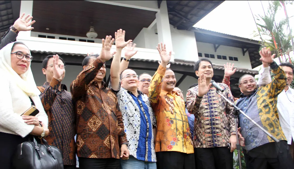 Wakapolri Badrodin Haiti menggelar konferensi pers usai didatangi Komisi III DPR RI, Jakarta, Rabu (15/4/2015). (Liputan6.com/Helmi Afandi)