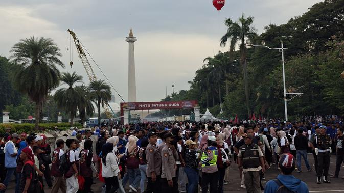 Ribuan Buruh dari Berbagai Daerah Hadiri Perayaan May Day di Monas Jakarta