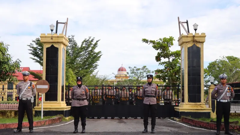 Personel Polres Rokan Hilir melakukan Sispam Mako sebagai persiapan mengawal dan mengamankan setiap tahapan Pilkada 2024.