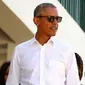 Mantan Presiden AS, Barack Obama saat pulang kampung ke tanah kelahiran ayahnya di Kogelo, Kenya, Senin (16/7). Ini adalah kunjungan pertama Obama ke Kenya usai tidak lagi menjabat presiden. (AP/Brian Inganga)