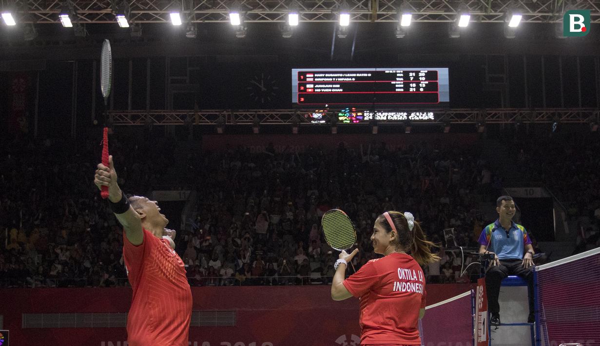 Hary Susanto/Ratri Oktlia Leani gpebulutangkis Indonesia meraih medali emas di nomor tganda campuran SL3-SU5 setelah mengalahkan Thailand pada Asian Para Games 2018 di Istora Senayan, Sabtu (13/10/2018).  (Bola.com/Peksi Cahyo)