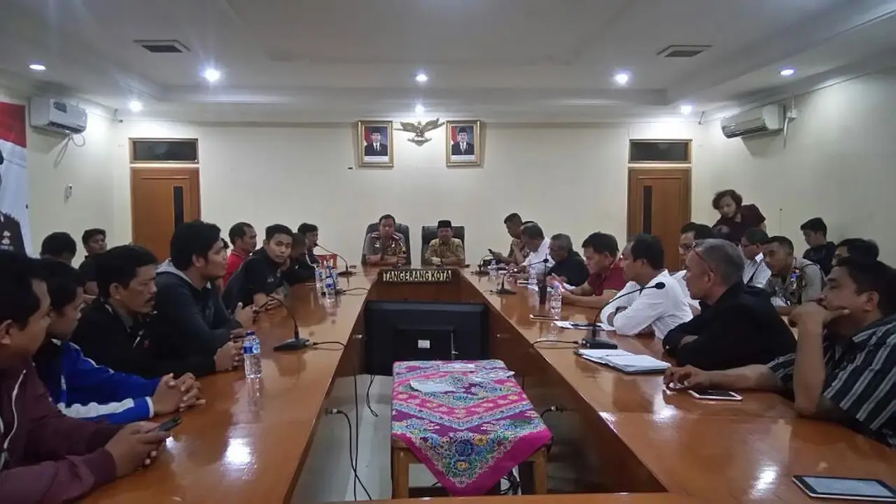 Mediasi sopir angkot dan pengemudi ojek online