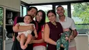 Sejak lahir Baby Hagia memang sudah mencuri perhatian publik. Wajahnya sempat dirahasiakan selama 40 hari, parasnya yang cantik dan menggemaskan membuat banyak netizen terpukau. Banyak yang mengatakan bahwa kecantikan Hagia merupakan perpaduan sempurna dari orang tua nya, Jessica Iskandar dan Vincent Verhaag. Seperti diketahui Vincent punya darah keturunan Belanda. (Liputan6.com/IG/@inijedar)