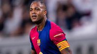 Patrick Kluivert saat memperkuat Barca Legends dalam laga melawan Real Madrid Leyendas di Khalifa International Stadium, Qatar pada 28 November 2024 (Instagram/patrickkluivert9)