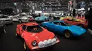 Mobil-mobil vintage Lancia ditampilkan selama pameran mobil Retromobile di Paris, Prancis (5/2). Pameran ini diselenggarakan dari tanggal 6 sampai 10 Februari 2019. (AFP Photo/Eric Feferberg)