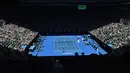 Suasana pertandingan tunggal putri Australia Terbuka 2016 antara Serena Williams melawan Camila Giorgi di Melbourne Park, Australia, (18/1/2016). (AFP/Saeed Khan)