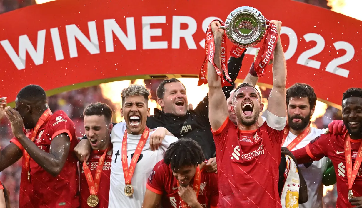 Liverpool. Liverpool menjadi klub dengan raihan jumlah kemenangan terbanyak di liga top Eropa selama tahun 2022 dengan mencetak 43 kemenangan dari total 60 laga di semua ajang domestik maupun Eropa. Klub asuhan Jurgen Klopp tersebut berhasil meraih 3 trofi sepanjang tahun 2022, yaitu juara Piala FA 2021/2022, juara EFL Cup 2021/2022 dan juara Community Shield 2022. (AFP/Ben Stansall)