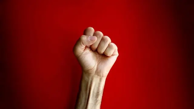 [Bintang] Bagaimana Cara Kamu Menggenggam Tangan Bisa Ungkap Kepribadian