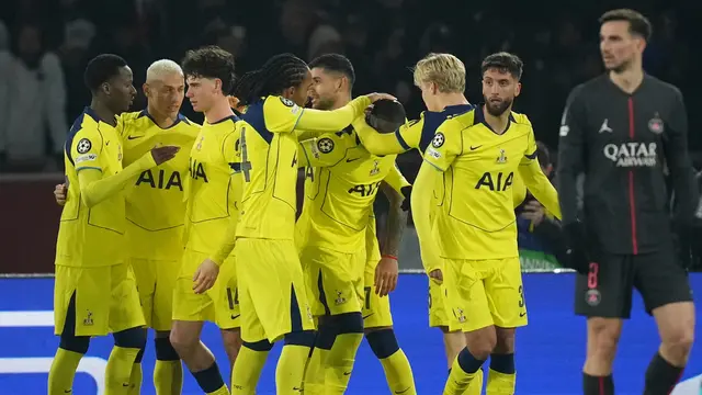 Selebrasi Kolo Muani dan para pemain Tottenham