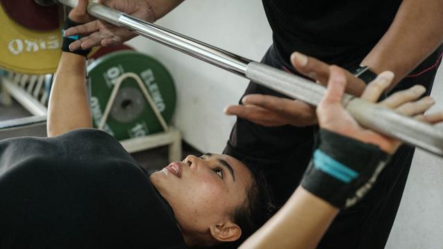 Didera Cedera Bahu, Ni Nengah Widiasih Berjuang Raih Medali Ketiga Paralimpiade