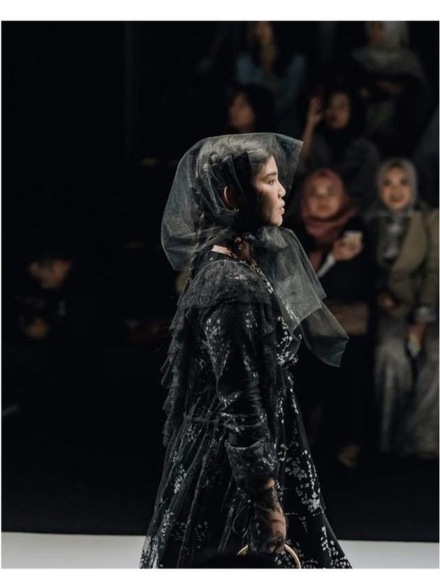 Tampil Beda, Ini 6 Pesona Rosa Meldianti dalam Jakarta Fashion Week 2019
