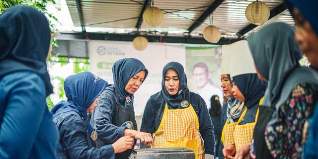 Sandiaga Uno Beri Pelatihan Baking dan Buat Konten AI Ibu-Ibu di Bekasi