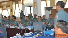 Citizen6, Surabaya: Selain ribuan prajurit Kobangdikal, tampak hadir pula Wadan Kobangdikal Brigjen TNI Marinir P. Verry Kunto.G, Komandan Kodikopsla Laksma TNI Yayat Achmad Hadirat, serta pejabat Kobangdikal lainnya. (Pengirim: Penkobangdikal)