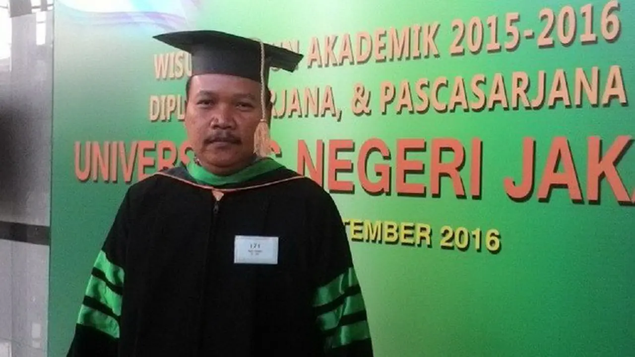 Studi Karakter Siswa SMA di Brebes Antar Kepala SD Raih Doktor
