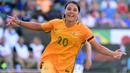 Sam Kerr merupakan pesepak bola putri asal Australia yang saat ini membela Chelsea. Ia mendapatkan bayaran 500 ribu dolar atau sekitar Rp7,1 miliar per tahun. Bersama The Blues, dirinya berhasil mempersembahkan dua gelar FA Women's Super League. (Foto: AFP/Getty Images/Herry How)