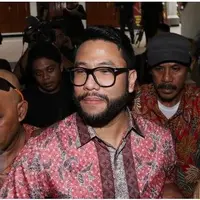 Eka Kusuma, suami dari Cathy Sharon semakin mantap untuk bercerai setelah hadirnya saksi yang menyebutkan dirinya memiliki wanita idaman lain (WIL). Menurut kuasa hukum Eka, WIL itu hanyalah sebatas teman bisnis dari kliennya