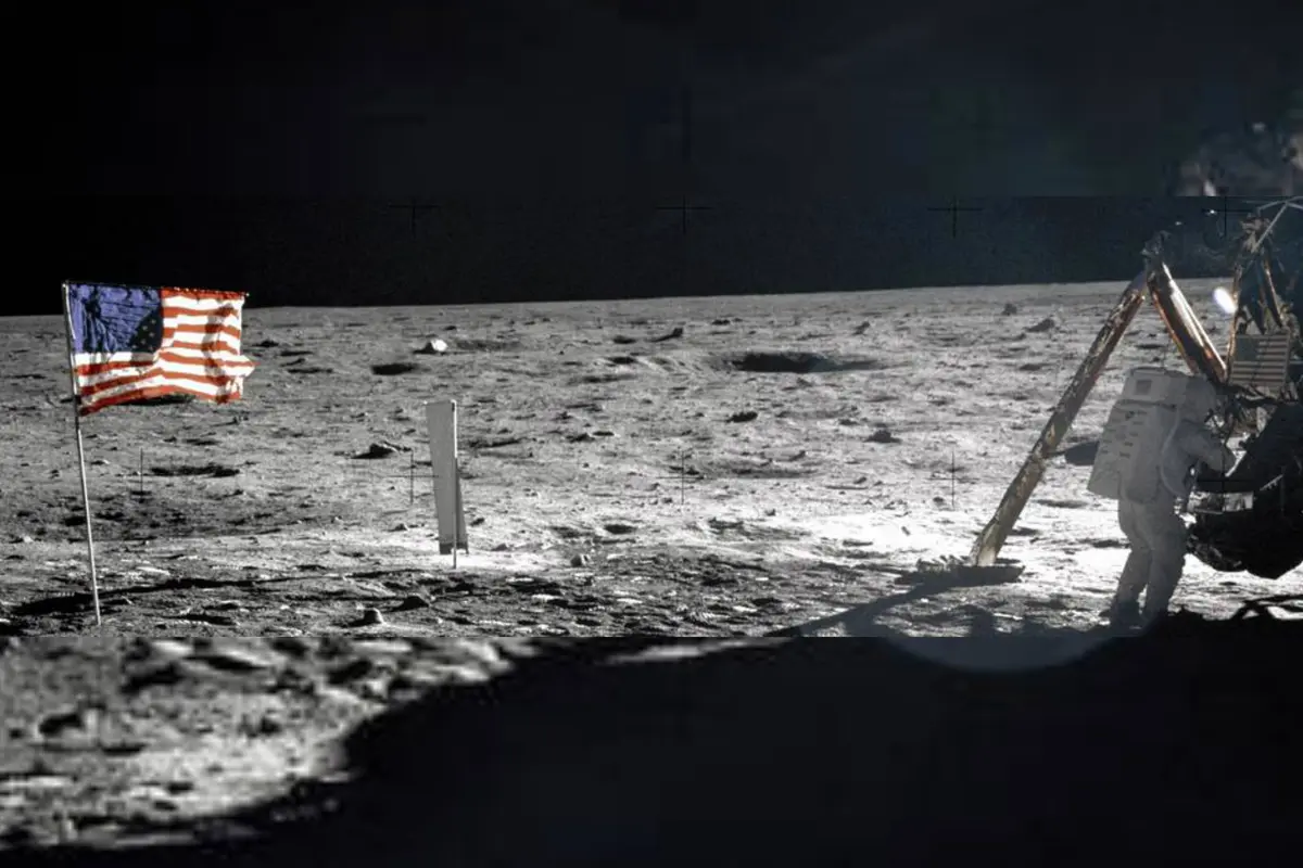 20-7-1969: Momen Perdana Manusia Injakkan Kaki di Bulan