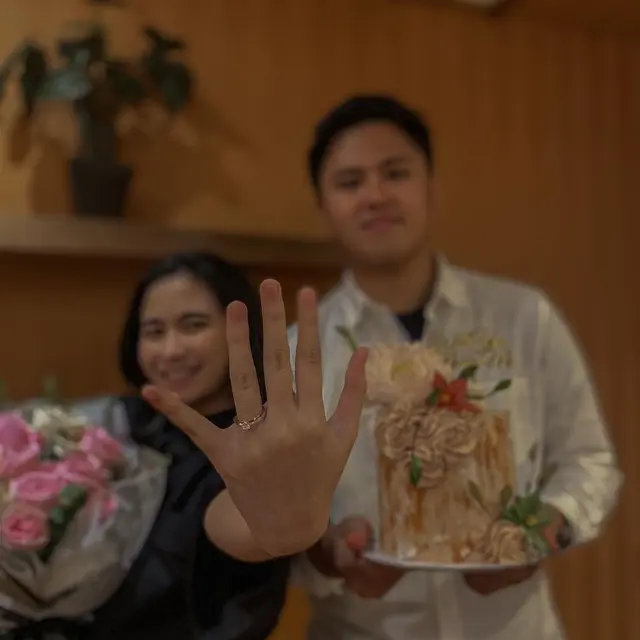7 Momen Ashilla Zee Eks Girlband Blink yang Dilamar Saat Ulang Tahun