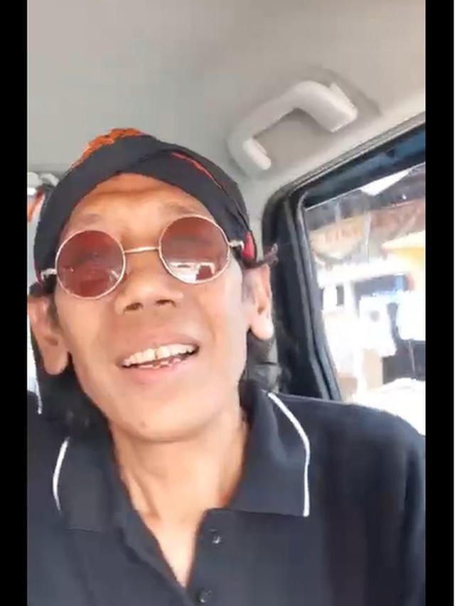 6 Potret Terbaru Ipartok 'Inyong' Pemain Putri Duyung, Kini Konsisten Pakai Blangkon