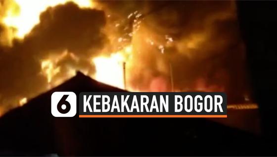 VIDEO: Kebakaran Pabrik Styrofoam Warga Berhamburan Keluar Rumah