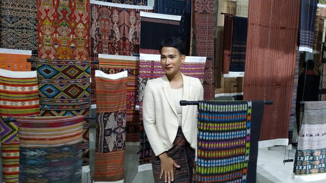 Pameran kain Oscar Lawalata