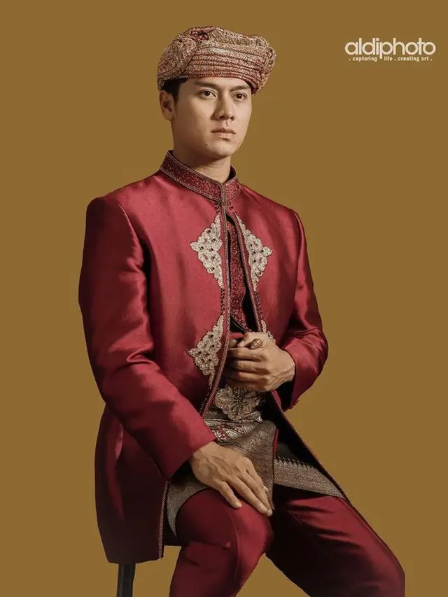 6 Potret Rizky Billar Pakai Baju Adat Minang, Resmi Dapat Gelar Panduko Rajo