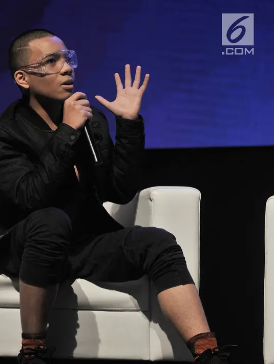 Selebgram Saaih Halilintar saat pembicara dalam diskusi panel di acara XYZ Day 2018 di The Hall, Senayan City, Jakarta, Rabu (25/4). Diskusi ini mengangkat topik "Keeping Up With Generation Z". (Merdeka.com/Iqbal S Nugroho)
