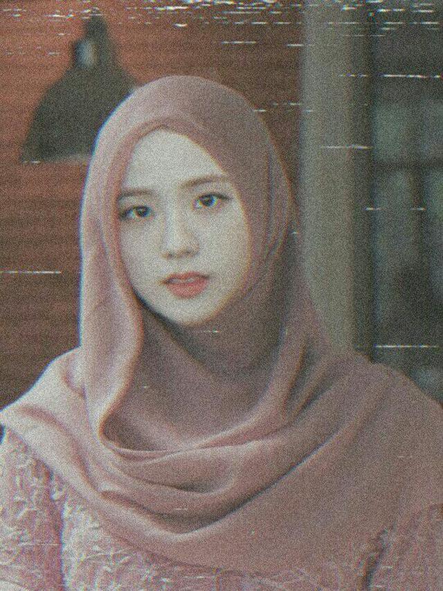 6 Editan Foto Jisoo Blackpink Saat Berhijab Ini Bikin Senyum, Fans Tepuk Jidat