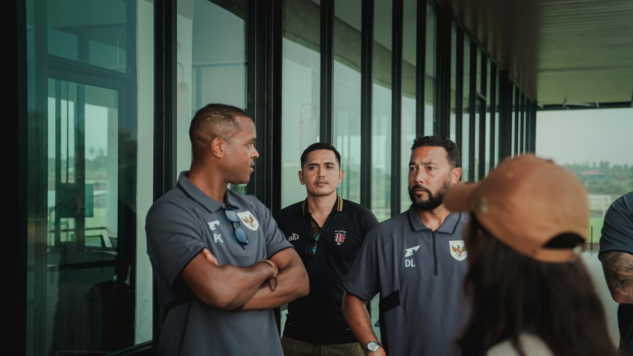 Pelatih Timnas Indonesia Patrick Kluivert kembali menyambangi Bali United Training Center, Jumat (23/5/2025) sore.