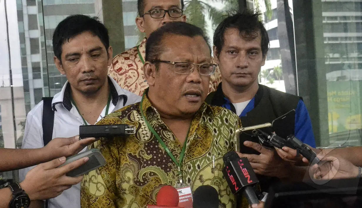 Kuasa hukum Sutan Bhatoegana, Eggi Sudjana, mendatangi gedung KPK di Jakarta, Kamis (26/3/2015). Kedatangan Eggi untuk mempertanyakan alasan di balik ketidakhadiran KPK dalam sidang praperadilan kliennya (Liputan6.com/Yoppy Renato)