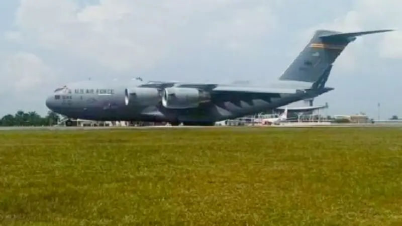 Pesawat United States Air Force (USAF) yang mendarat di Lanud Roesmin Nurjadin Pekanbaru untuk latihan tempur Indonesia-Amerika.
