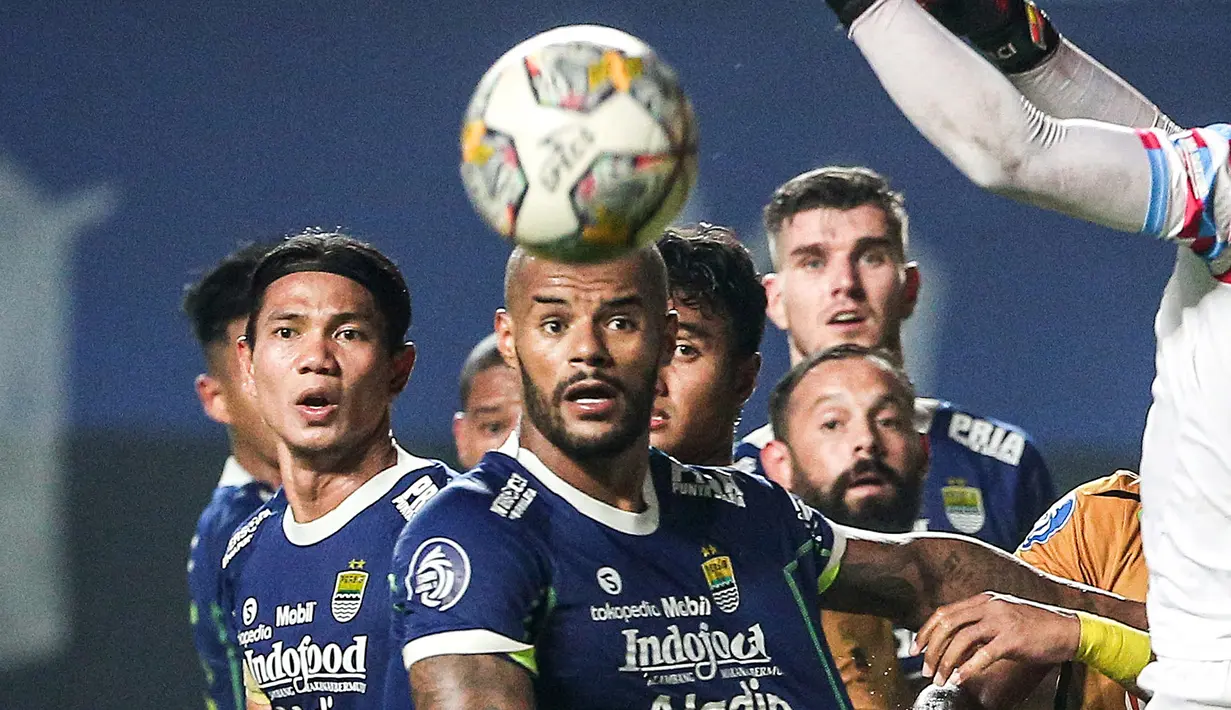 Gol David da Silva saat Persib Bandung melawan Bhayangkara FC pada laga tunda pekan ke-18 BRI Liga 1 2022/2023 menjadikan dirinya top skor sementara dengan 21 gol. (Bola.com/Bagaskara Lazuardi)