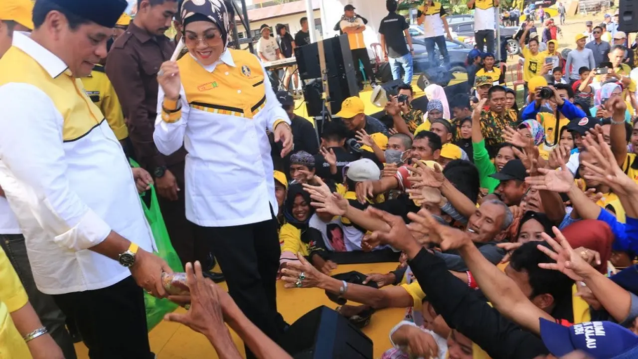 Satnarkoba Polrestabes Berlakukan Razia Narkoba di Lokasi Debat Cagub Sulsel (Liputan6.com/ Eka Hakim)