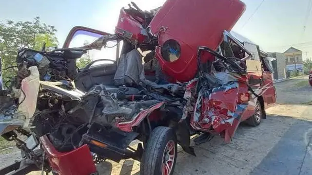 Penampakan Mobil Elf Rombongan Guru SD Surabaya Kecelakaan Maut di Tol Solo