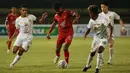 Hanya semenit kemudian, PSM menambah keunggulan. Yakob Sayuri berhasil memanfaatkan bola liar hasil tendangan rekan satu timnya untuk menjadi gol tambahan bagi PSM Makassar. (Bola.com/Ikhwan Yanuar)