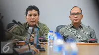 Ketua Umum Apindo, Hariyadi Sukamdani (kiri) dan Ketua Umum Kadin Indonesia Rosan P Roeslani saat menggelar konferensi pers terkait rencana Aksi 2 Desember di Jakarta, Selasa (29/11). (Liputan6.com/Angga Yuniar)