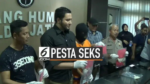 Polisi menangkap tujuh orang yang sedang melakukan pesta seks pada sebuah vila di Pasuruan. Satu orang ditetapkan sebagai tersangka karena dianggap sebagai promoter acara.