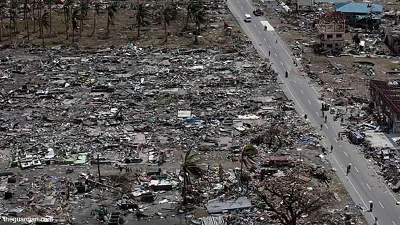 kerugian-topan-haiyan-131113b.jpg