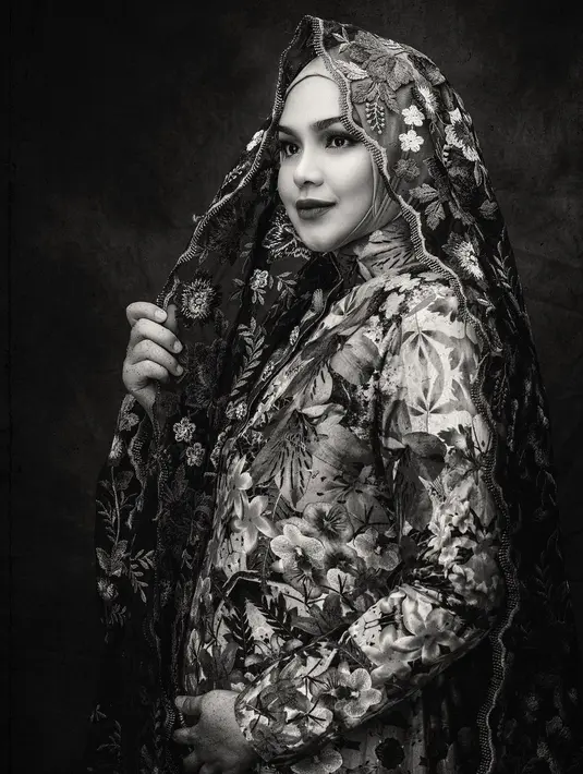 Selanjutnya, ia juga mengatakan tidak bermaksud diam-diam dan tak berbagi kabar mengenai kehamilannya. Ia dan sang suami sudah sepakat untuk mengumumkan di waktu yang sudah tepat. (Instagram/ctdk)