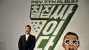 Penyanyi Psy berpose saat konferensi pers untuk mempromosikan album ketujuhnya di sebuah hotel di Seoul (30/11). Psy akan merilis album ketujuh yang berjudul ‘7th Album Cider pada tanggal 1 Desember 2015. (AFP PHOTO/ JUNG YEON-JE)